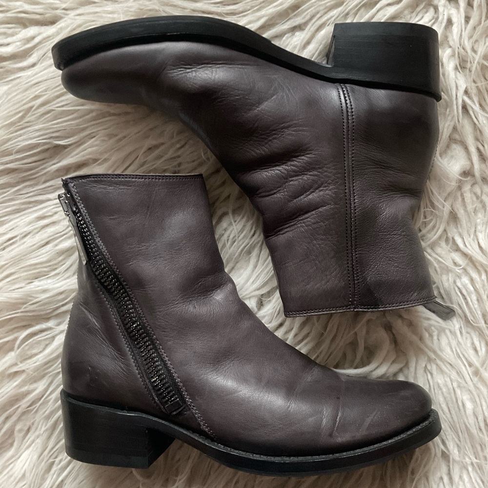 Frye Demi Zip Gray Leather Asymmetrical Zipper Ankle Chucky Heel Bootie EUC Sz 7